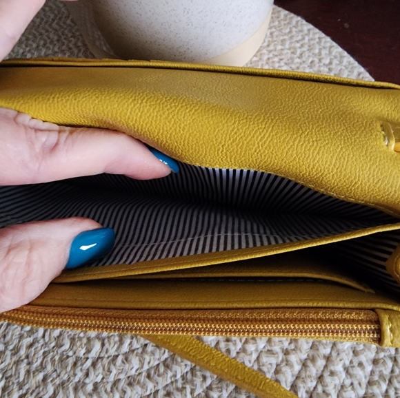 NEW ~ Nuoku Leather Cellphone/Wallet Yellow Crossbody Bag - Picture 4 of 14